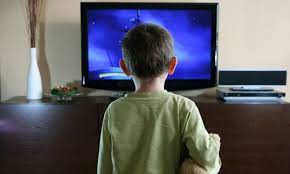 Si su hijo se sienta demasiado cerca para ver la televisión