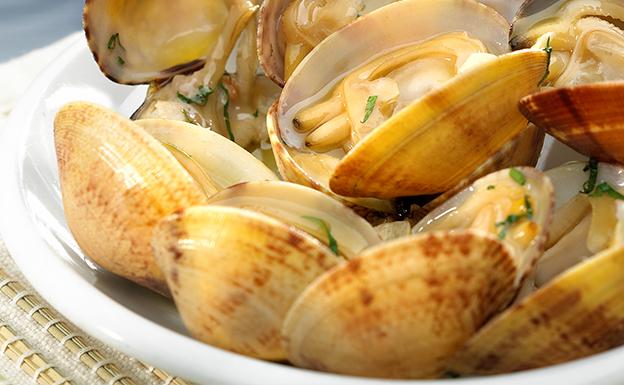 La receta de almejas de Berasategui para quedar de chef en Navidad 1 Merca2.es almejas