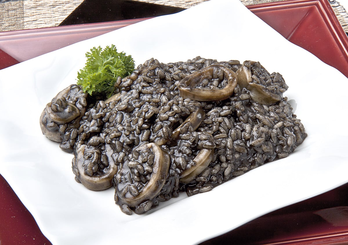 Los motivos para no tomar latas de calamares en su tinta