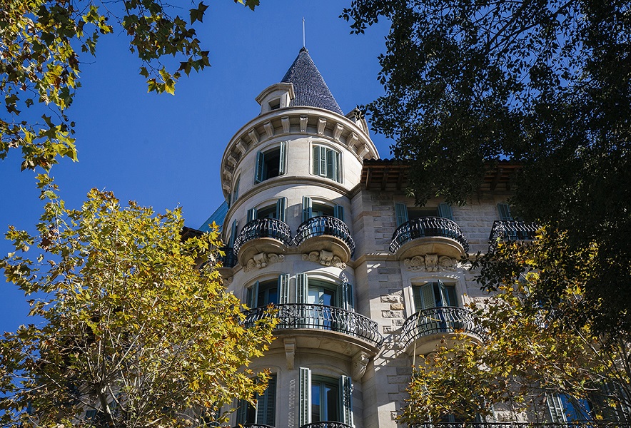 El edificio modernista donde vivirás la Barcelona de principios de siglo por 2,7M€