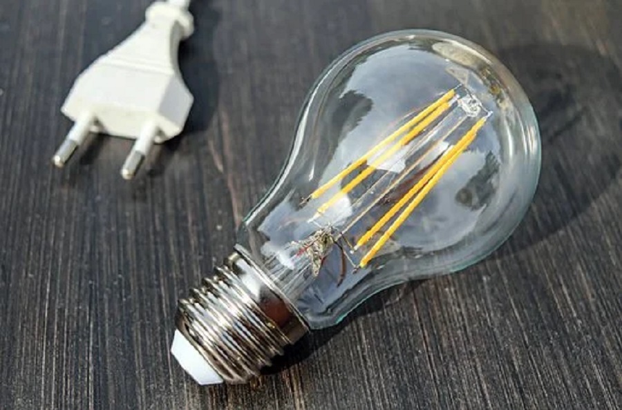 Cómo ahorrar en la factura de la luz en tu negocio: principales claves