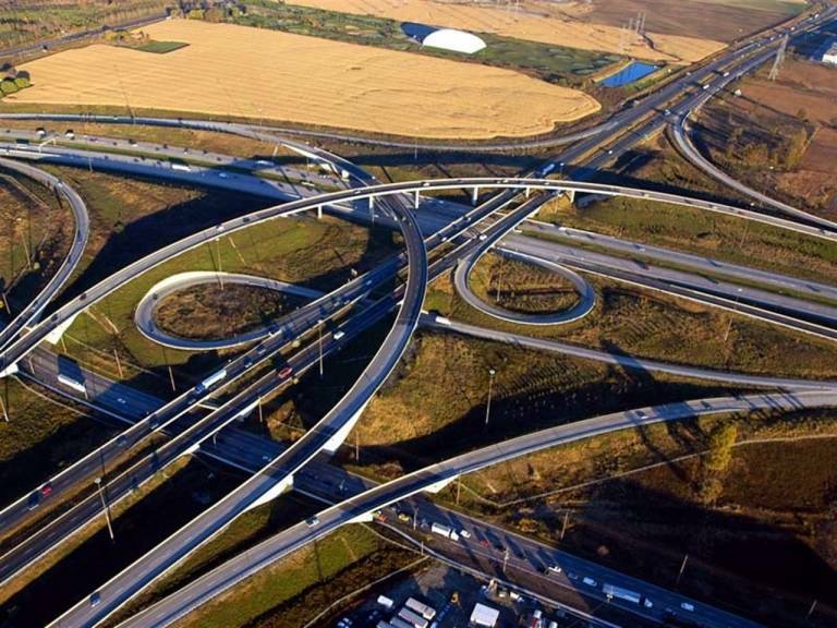 Ferrovial paraliza la venta de servicios en Chile y se centra en sus autopistas