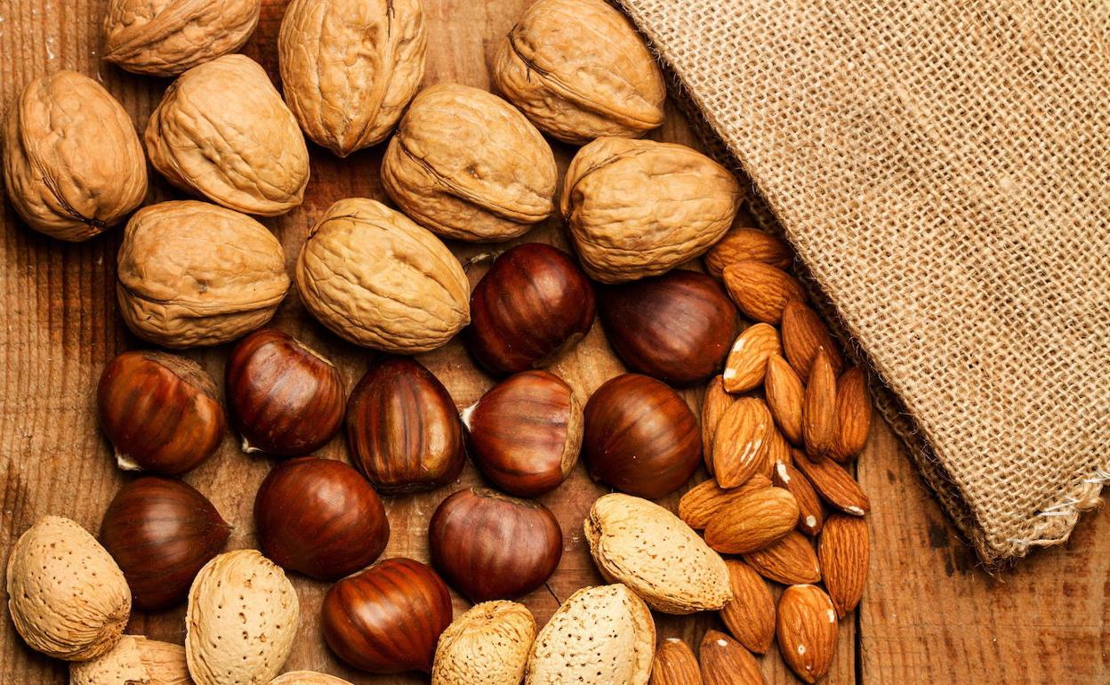 Este es el motivo por el que nunca debes pelar los frutos secos
