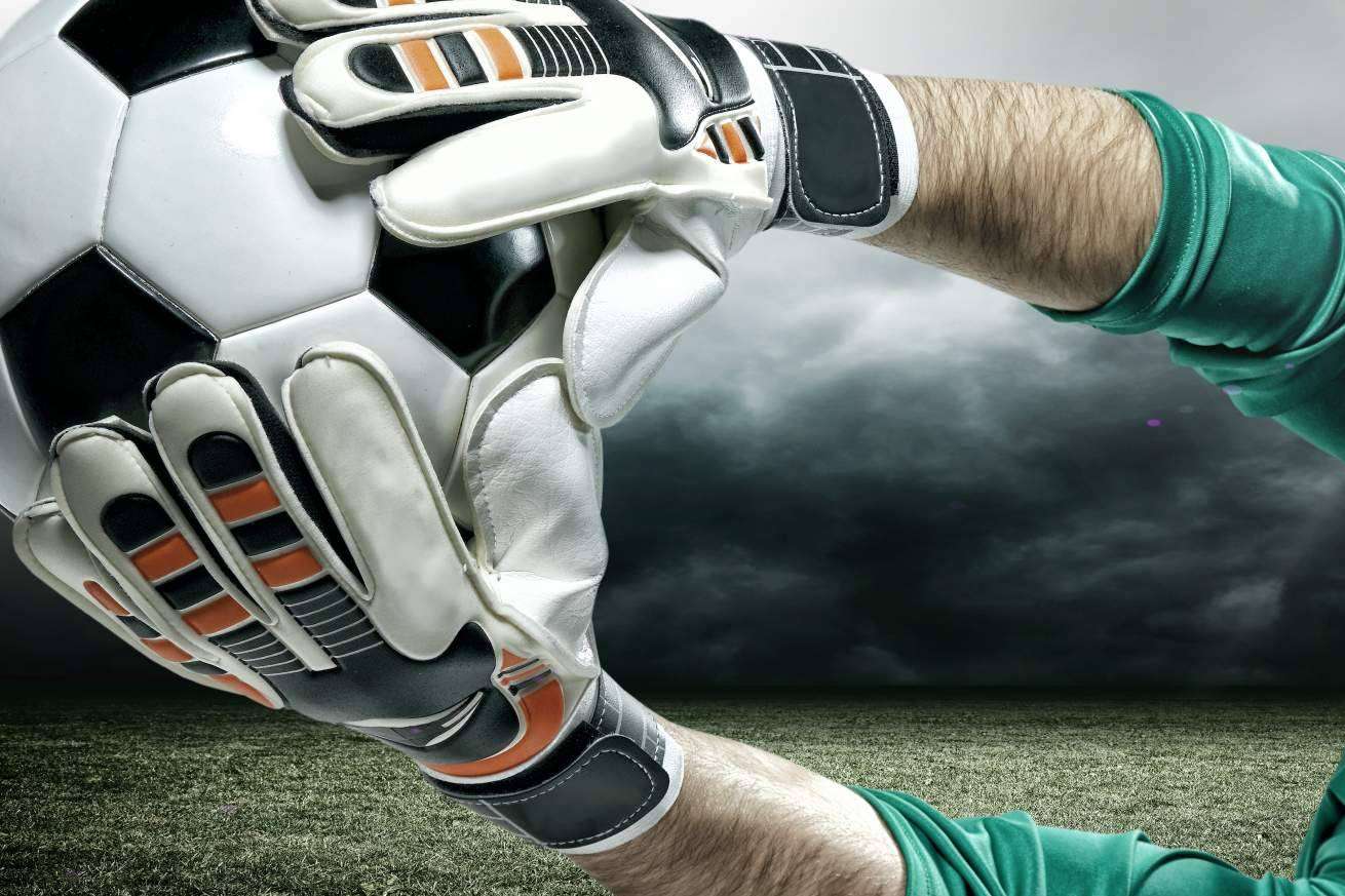 Las mejores marcas en guantes de porteros en Soccerfactory