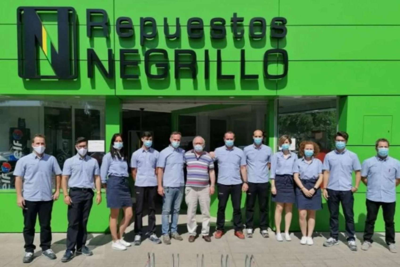 Equipar el coche con los accesorios que ofrece Negrillo.es para el transporte de equipaje, bicicletas, esquís, enganches y otros componentes