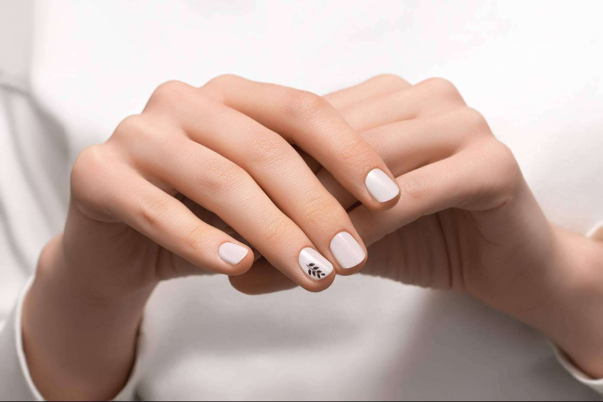 La importancia de utilizar productos profesionales para el cuidado de manos, pies y uñas, por Upsala Cosmetic