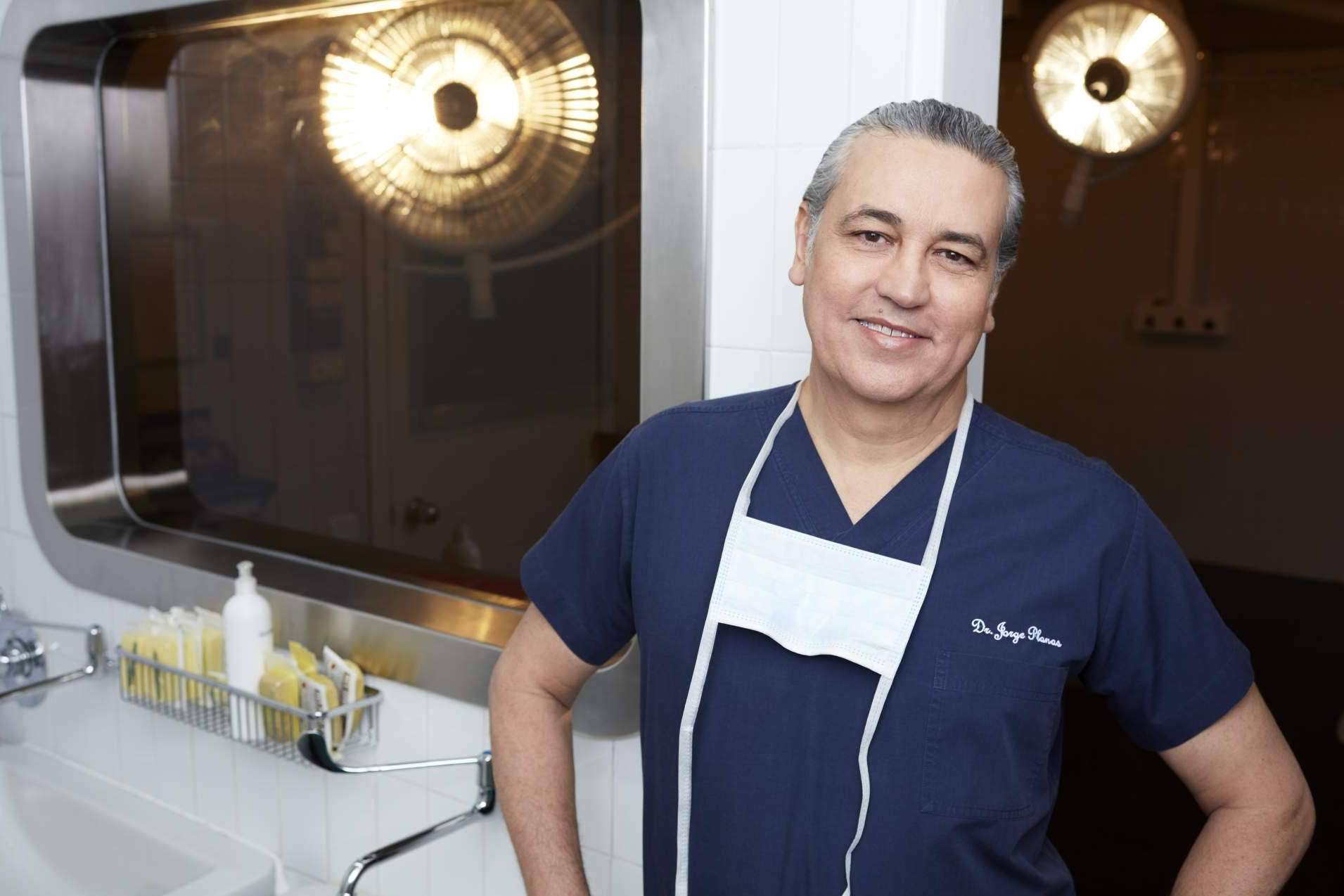 Conseguir una nariz perfecta sin dolor es posible con el Dr. Jorge Planas y su técnica de rinoplastia ultrasónica