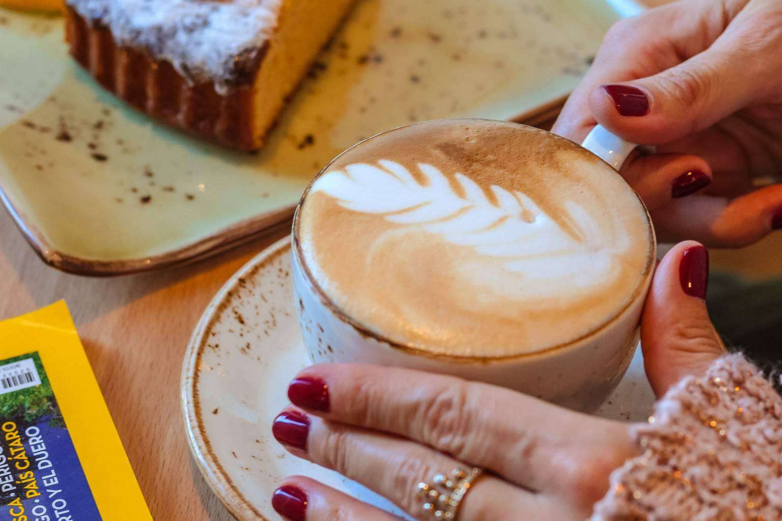 Cerca de los museos de Madrid, Patio Vertical es el lugar recomendado de desayunos y café