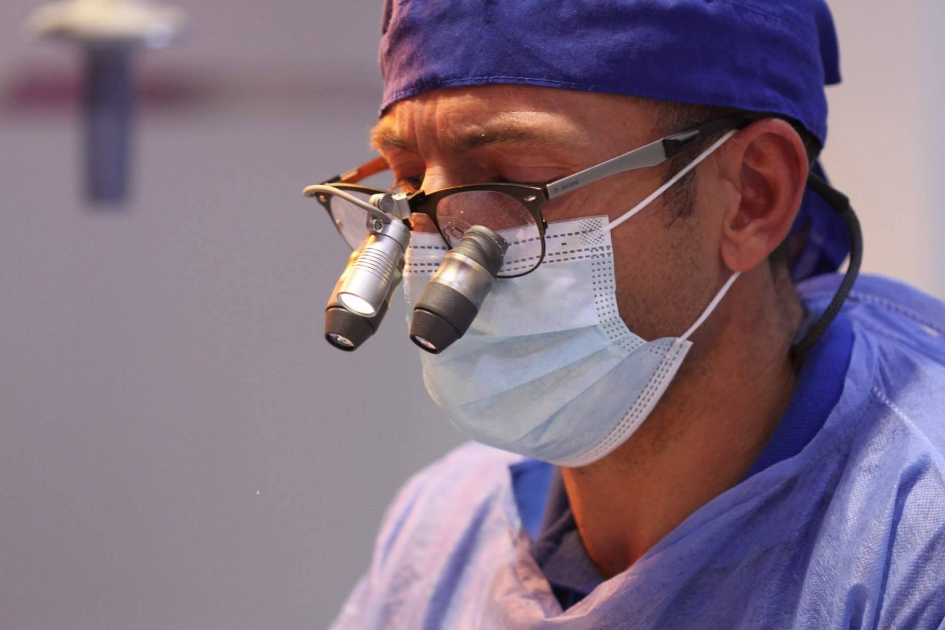 Implantes dentales e implantes con dientes inmediatos con el experimentado Doctor Ismael Soriano