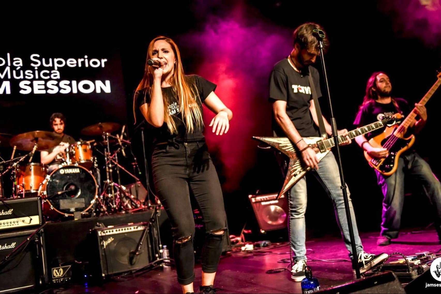 La Escuela Superior de Música Jam Session ofrece la especialidad de interpretación en el ámbito del rock, músicas urbanas y nuevas tendencias