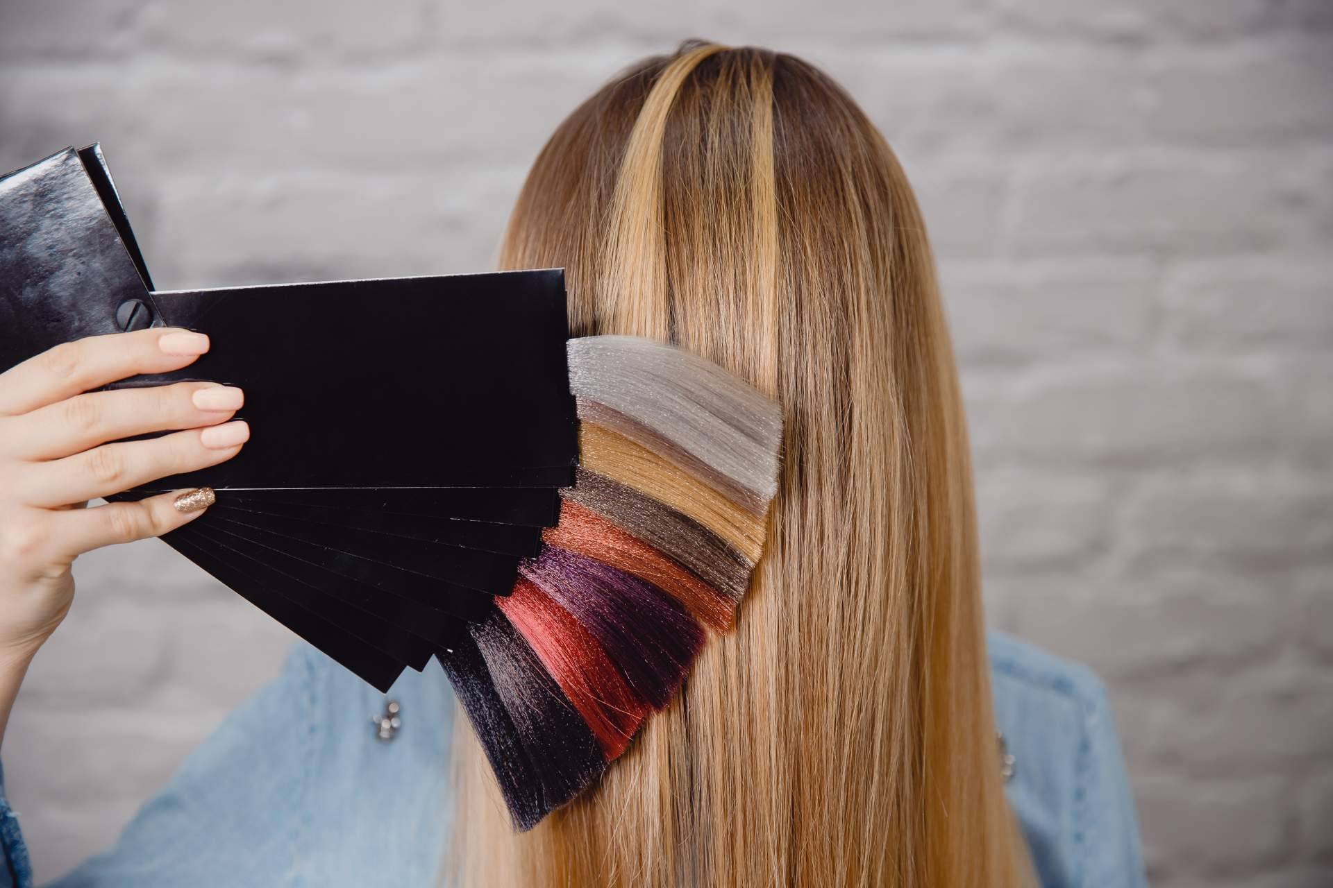 El servicio de extensiones Cold Hairsalón del salón de belleza CharoConector Healthy Style
