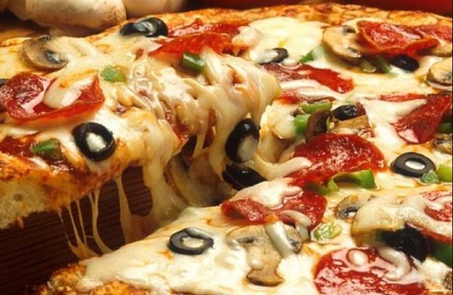 Cómo hacer una pizza casera al microondas en menos de 10 minutos