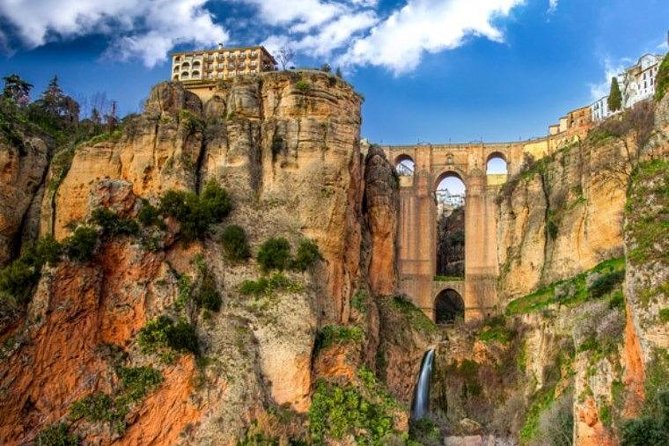 Ronda, pueblo romántico del sur  