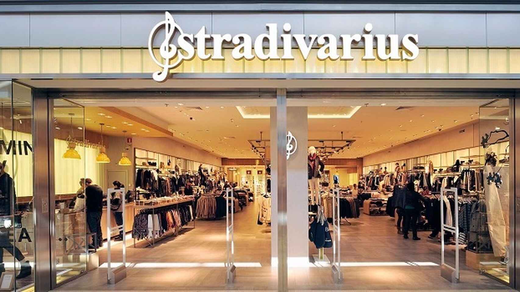 Stradivarius: la parka de borreguito más fashion que combina con todo