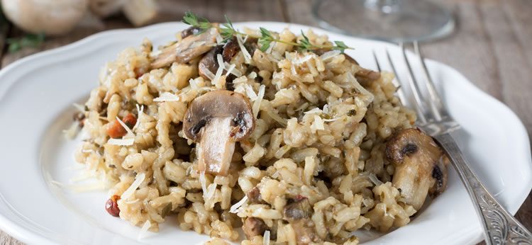 Acompañamiento para un risotto de champiñones