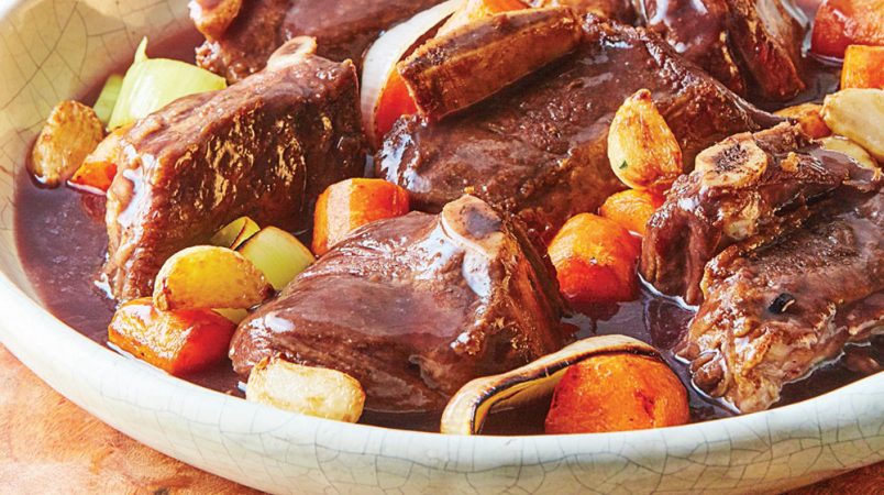 ¿Qué hace falta para la receta de costillas al vino tinto?