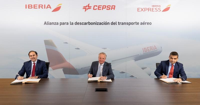 Cepsa e Iberia se alían para impulsar la descarbonización a gran escala del transporte aéreo