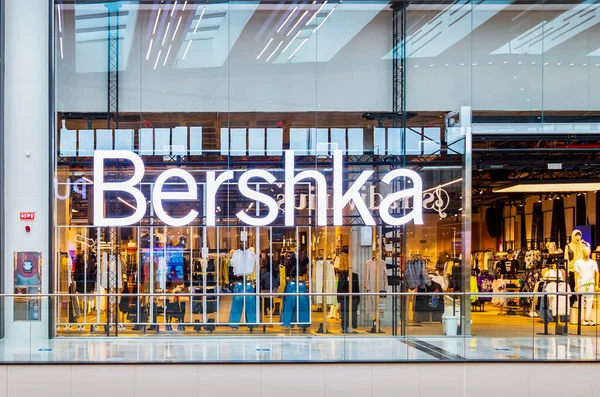 Bershka desata la locura con este vestido en dos colores por 19,99 euros