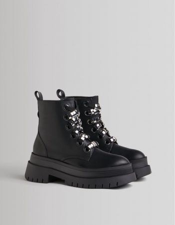 Botines plataforma adornos metálicos  Bershka