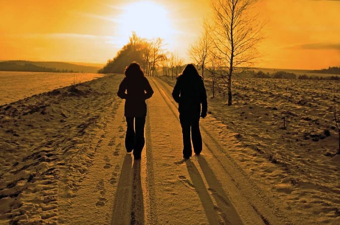 Cinco motivos por los que pasear te ayuda a mejorar la vista 38 Merca2.es Optimiza la vitamina D que requiere la salud ocular