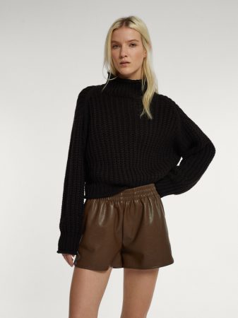 Pantalones cortos con textura de piel