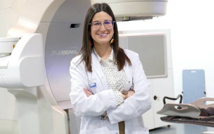 La Dra. Marina Peña Huertas del Servicio de Oncología Radioterápica del Hospital Universitario Quirónsalud Madrid.