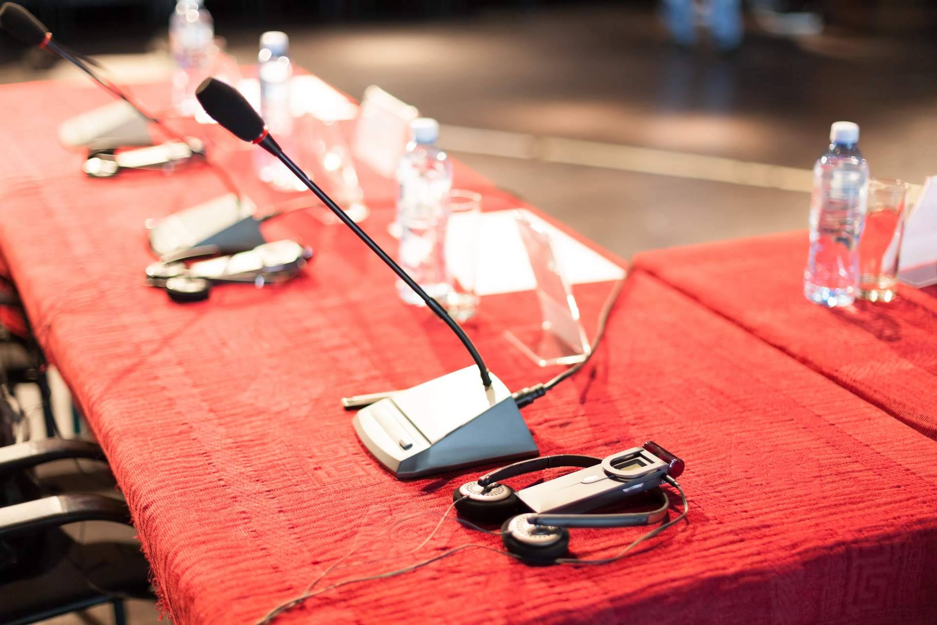 ENAI E-Consulting Internacional, la agencia de traducción jurada que brinda interpretación simultánea en conferencias y otros eventos
