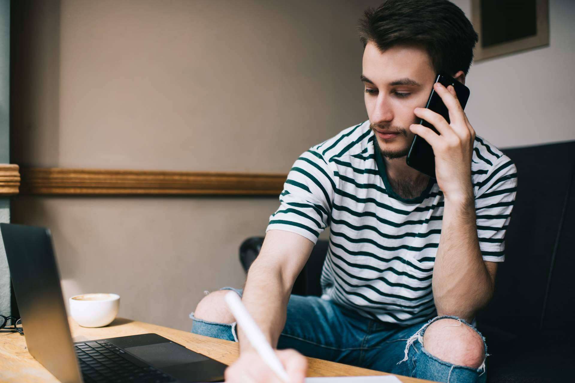 Profesores nativos que permiten aprender inglés por teléfono y en 25 minutos de sesión de la mano de Ringteacher
