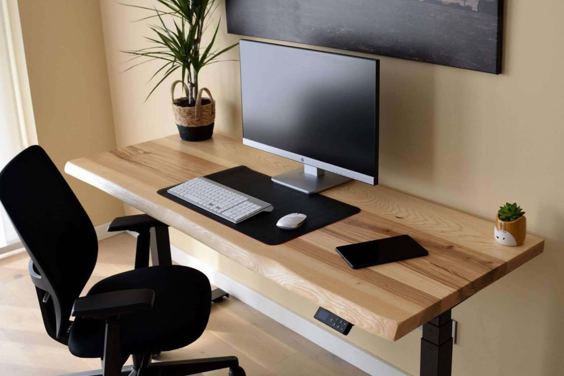 Ergonomía y madera natural maciza con el escritorio elevable de ErgoNatureWood