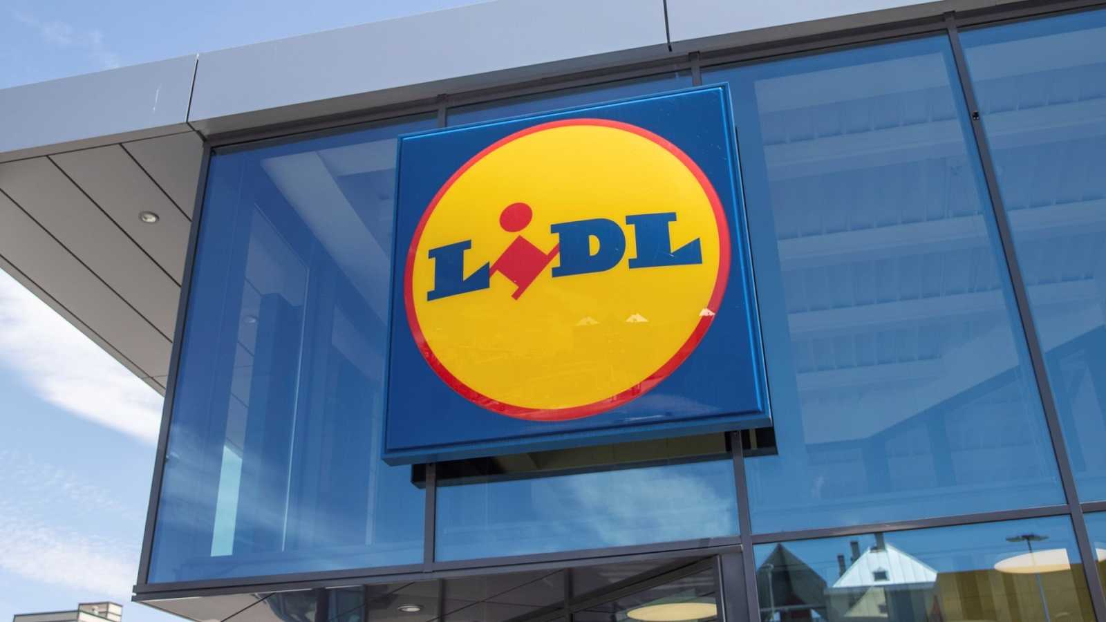 Lidl rebaja un 20% su sofá cama ‘viral’ que no tiene ni Ikea