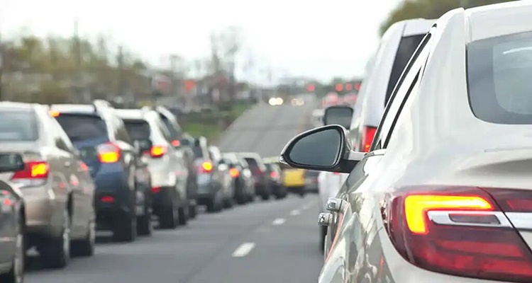 Luces diurnas coche DGT carretera