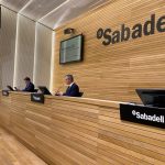 Sabadell da un cambio radical a la banca retail para vender más productos