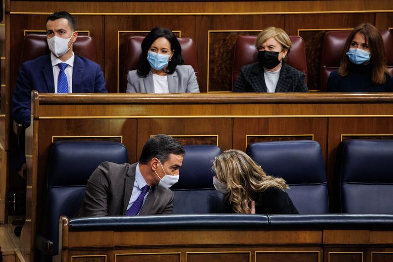 El Gobierno saca adelante la reforma laboral por un error técnico en el PP