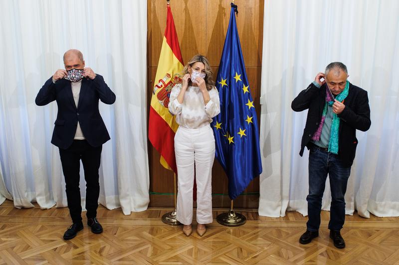 El Gobierno firma CC OO y UGT la subida del SMI que rechaza la CEOE