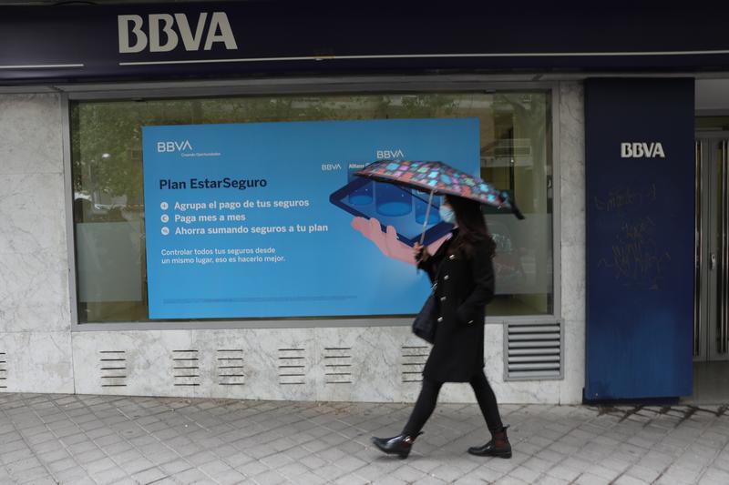 BBVA ampliará el horario de caja en más de 600 oficinas desde la semana que viene