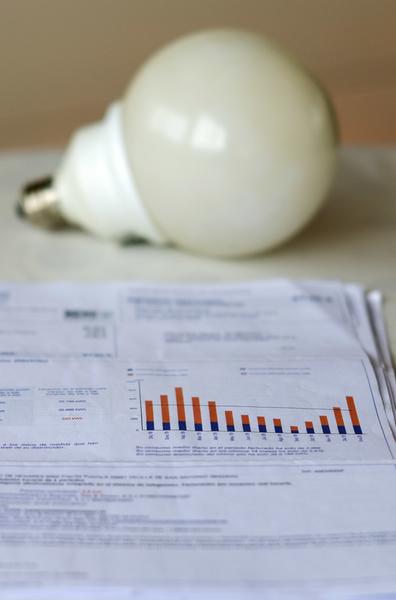 El precio de la luz sube de nuevo este lunes, pero se sitúa por debajo de los 200 euros/MWh