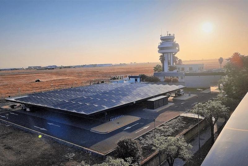 Enaire pone en funcionamiento sus instalaciones fotovoltaicas en Sevilla y Canarias