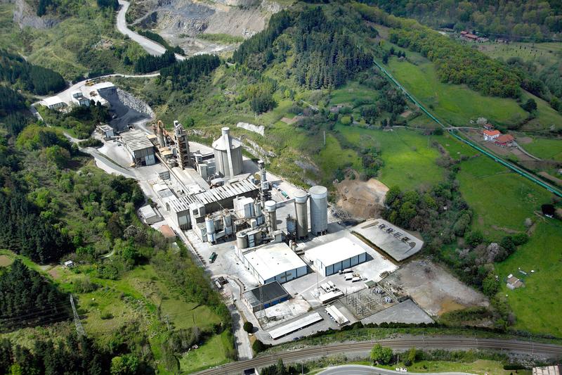 El consumo de cemento arranca el año con un crecimiento del 21% en enero