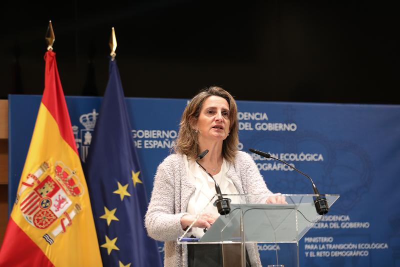 Ribera afirma que se mantendrán las medidas fiscales mientras sigan los precios altos de la luz