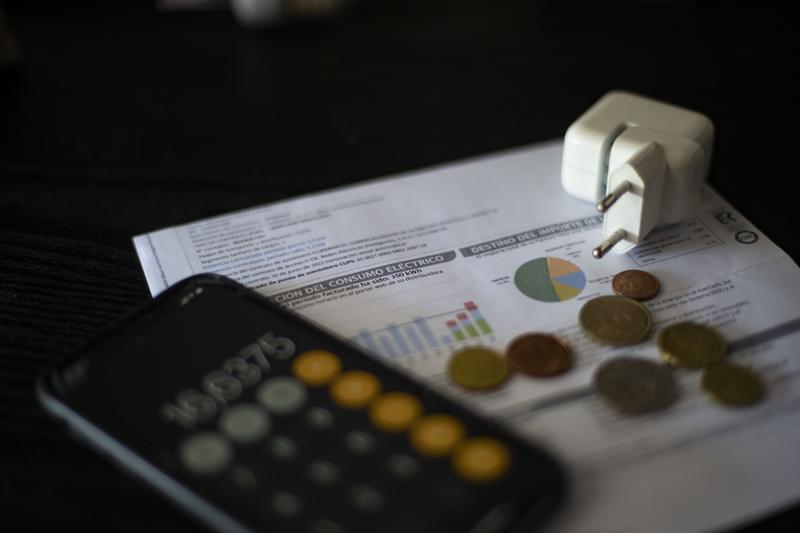 El precio de la luz sube un 5% este jueves y vuelve a superar los 200 euros/MWh