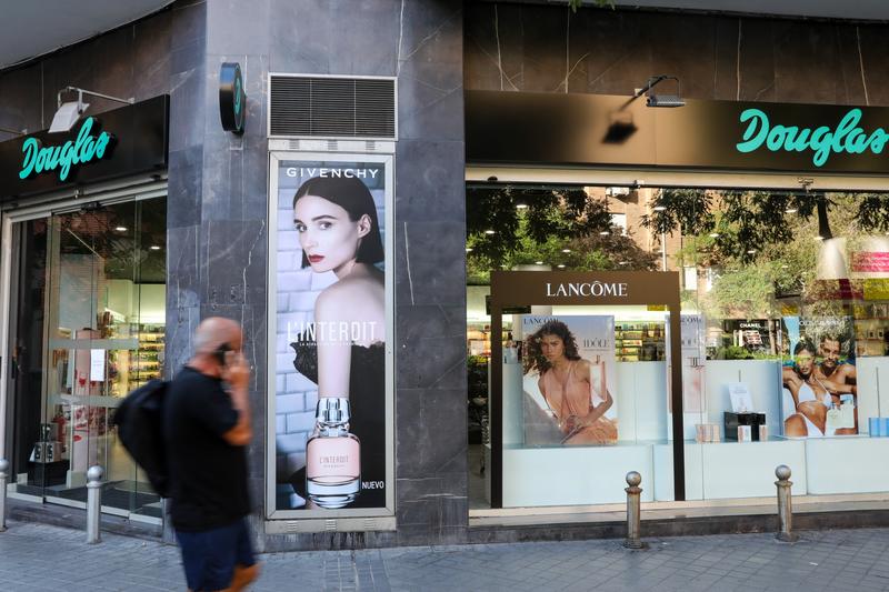 Douglas cerrará 136 tiendas en España, casi el 70%, con un impacto máximo de 1.000 empleos