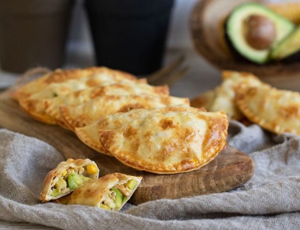 Empanadillas de pollo asado aguacate y maíz Foto Nestlé Cocina Merca2.es