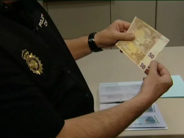 Que debo hacer si sospecho que el billete es falso