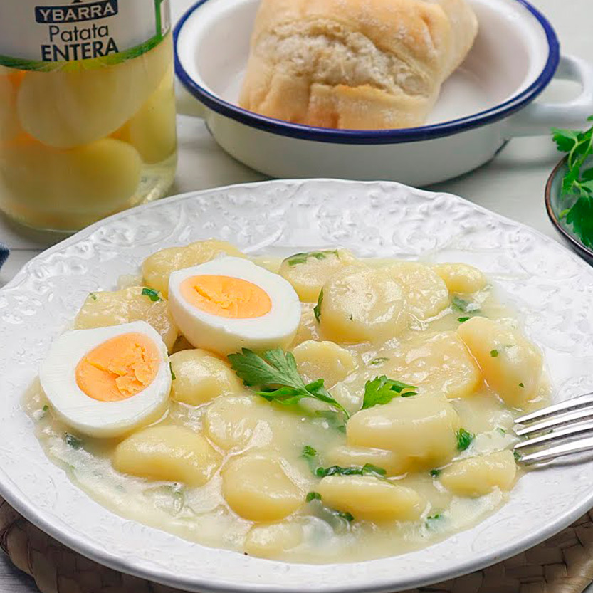 Patatas en salsa verde: un guiso exprés con un intenso sabor