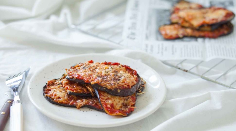 Cómo hacer unas berenjenas rellenas que te recuerden a una pizza