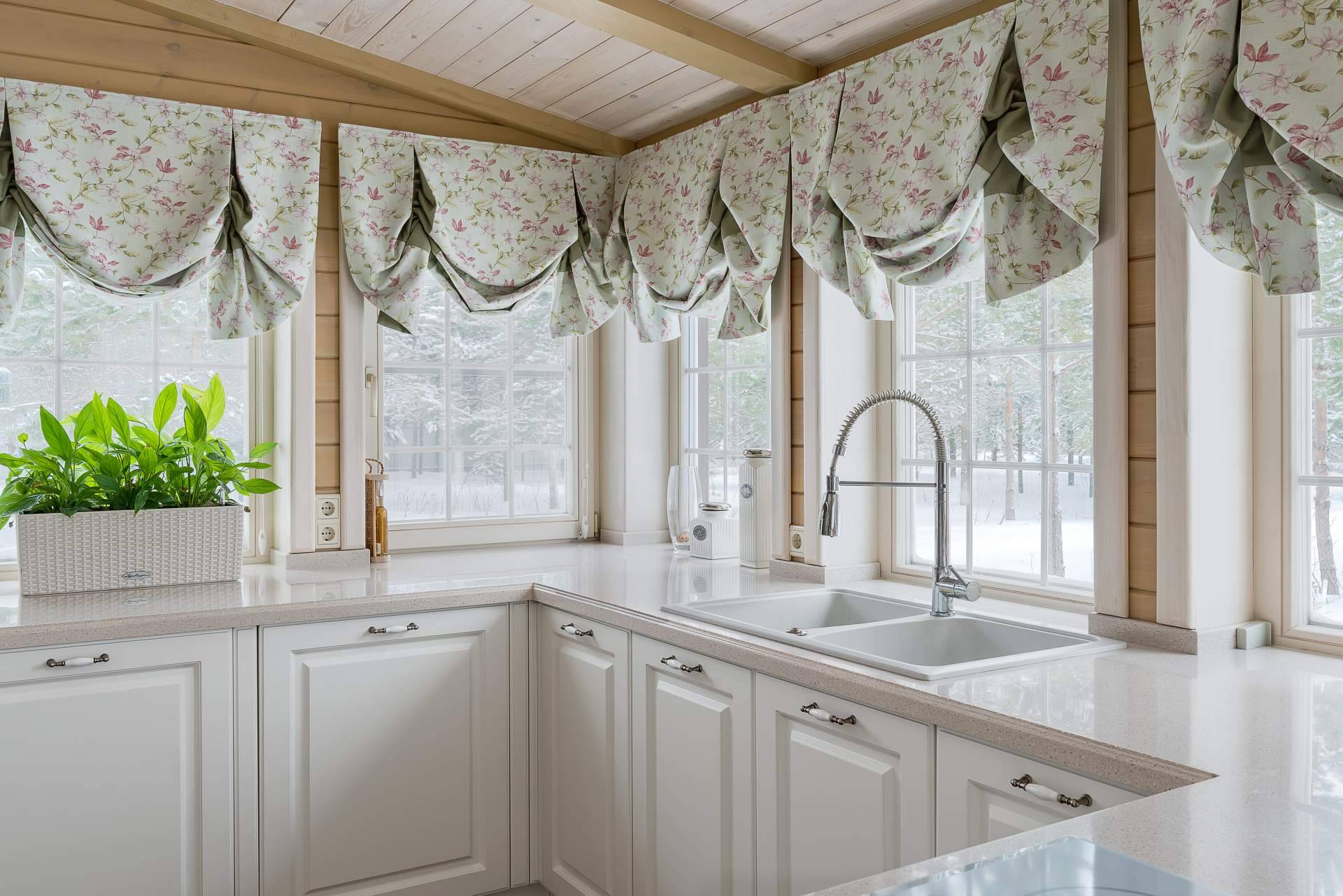 Descubriendo las ventajas de utilizar cortinas para la cocina con Alfombras y Cortinas