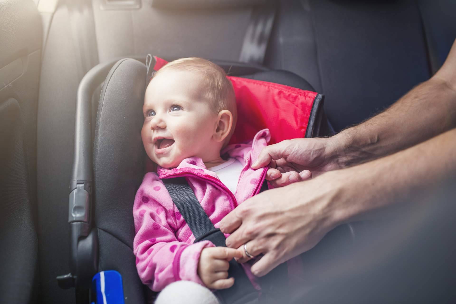 ¿Cómo elegir la silla del coche para un bebé?, por Rosa Roca