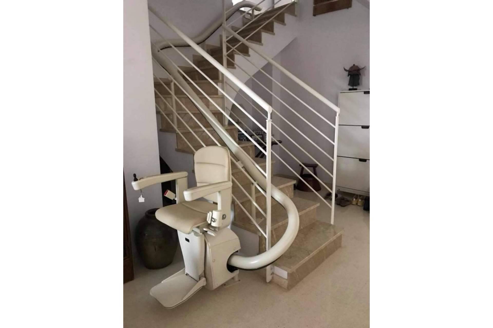 La empresa de referencia en venta e instalación de sillas salvaescaleras, plataformas salvaescaleras y elevadores es Salvaescaleras Valencia®