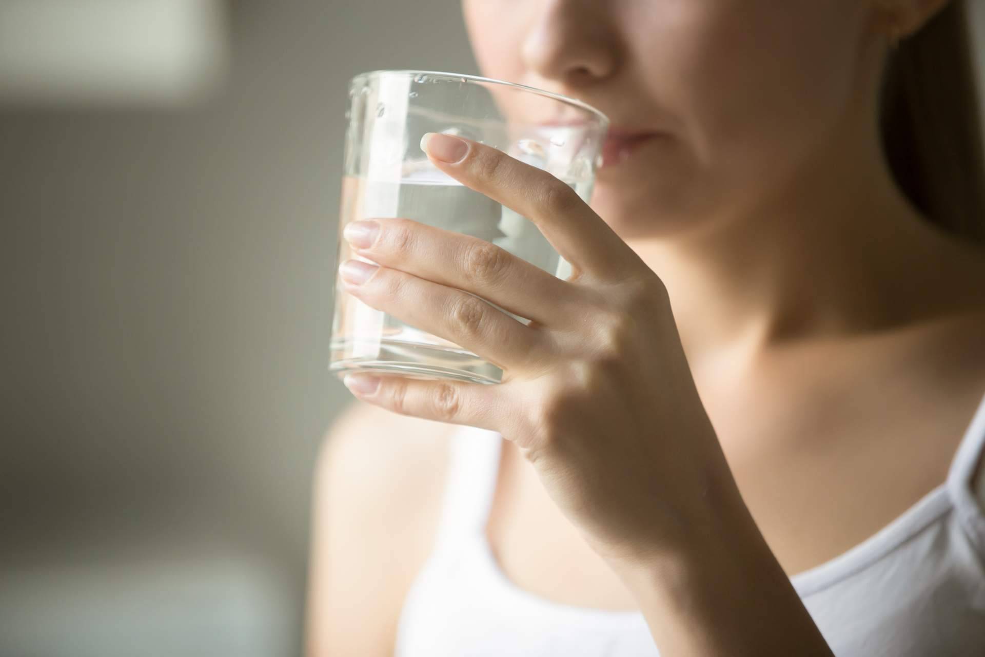 Los beneficios de beber agua de calidad y el agua osmotizada, por Atrium Salud
