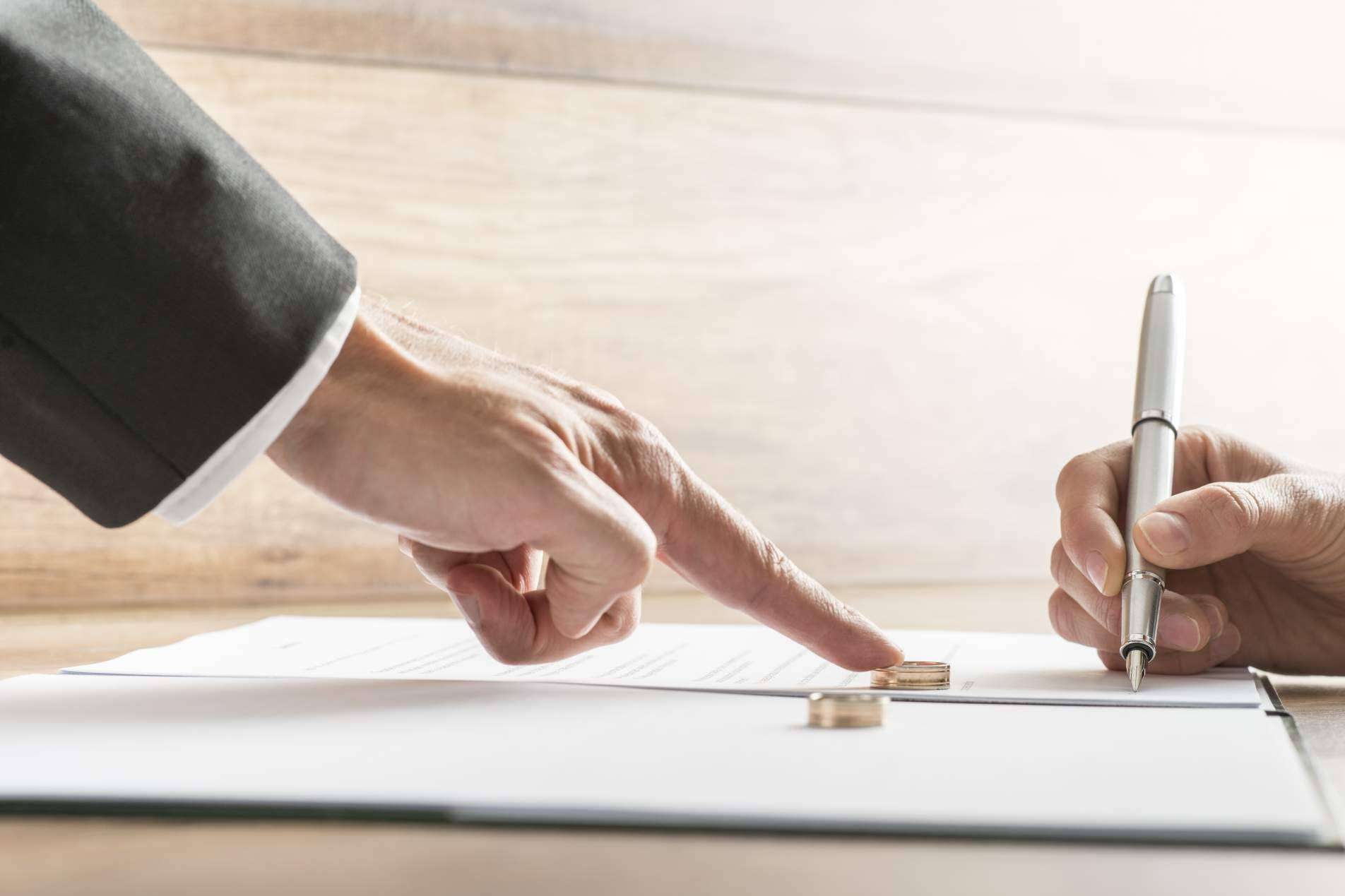 Evitar la ruina en un divorcio de la mano de un abogado especialista